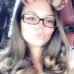 Meet your Posher, Cristina